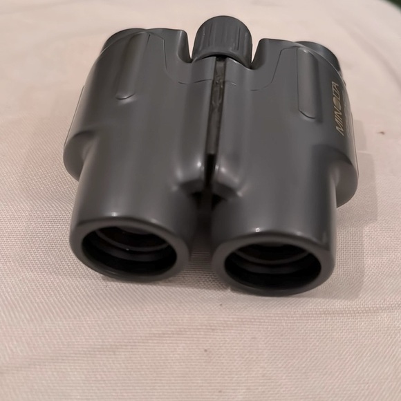 Minolta Compact Binoculars - Picture 3 of 5